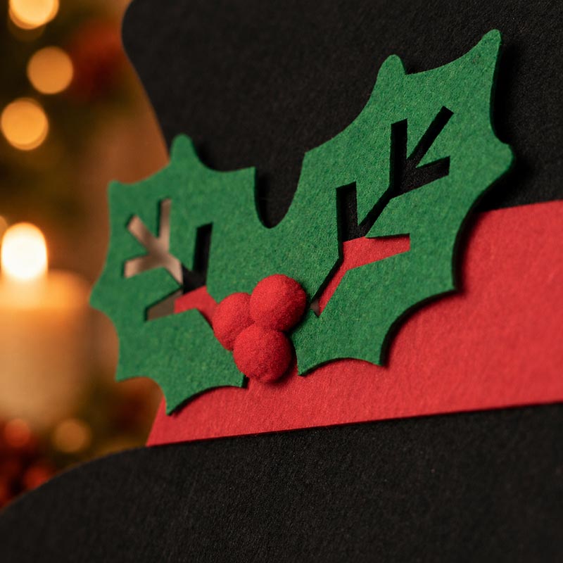 フェルトのクリスマスツリーとオーナメント